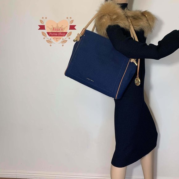 💙Michael Kors Fabric-Canvas Shoulder Purse💙 - Picture 13 of 16